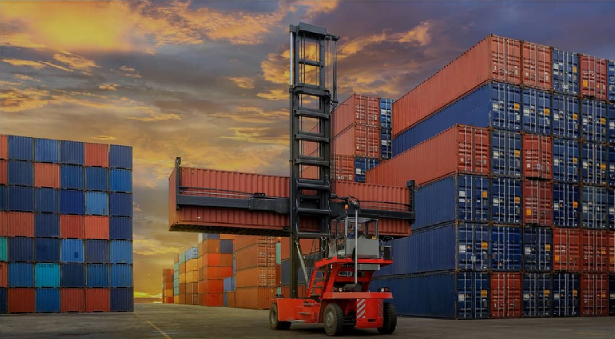 Contenedores en el puerto Fast Transport Truck